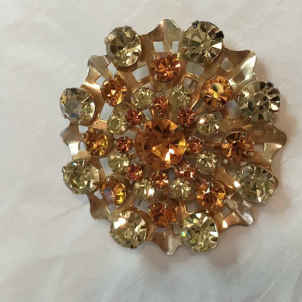 Brooch‎ star burst